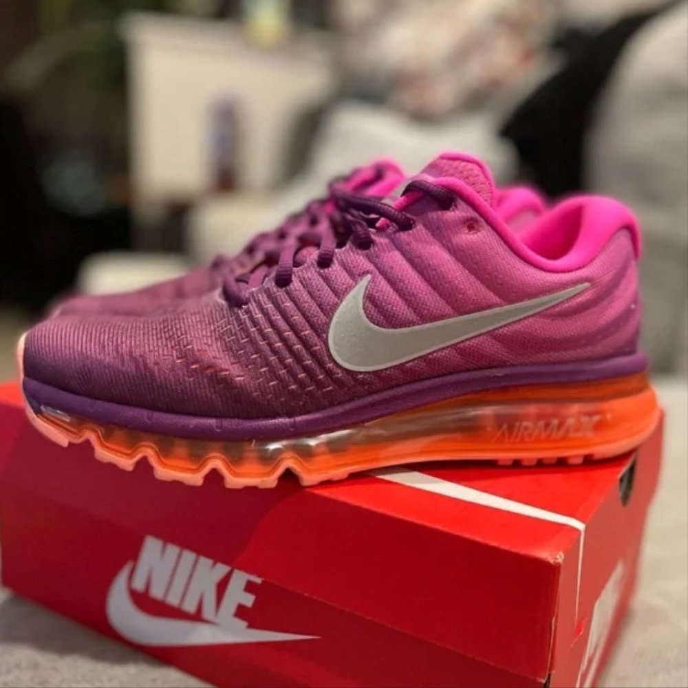 Nike Women’s Air Max 2017 - Bright Grape Fire Pink - Size 9